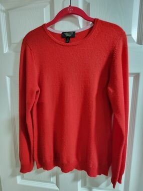 Soft Charter Club, 100%  Cashmere sweater. Red crewneck sweater -size M